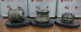 金剛石滾輪的特點(diǎn)有哪些？修整砂輪時(shí)有哪些必備條件？生產(chǎn)加工時(shí)要注意什么？
